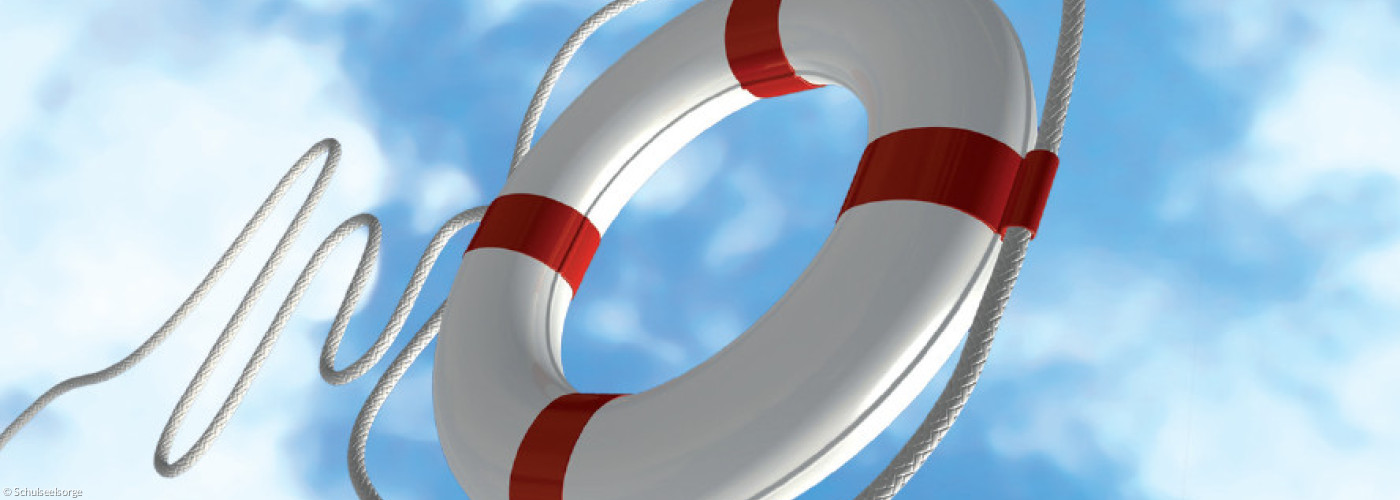 Ein Rettungsring fliegt durch die Luft