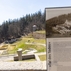 Blick ins Tal des Todes auf dem Gelände der KZ-Gedenkstätte